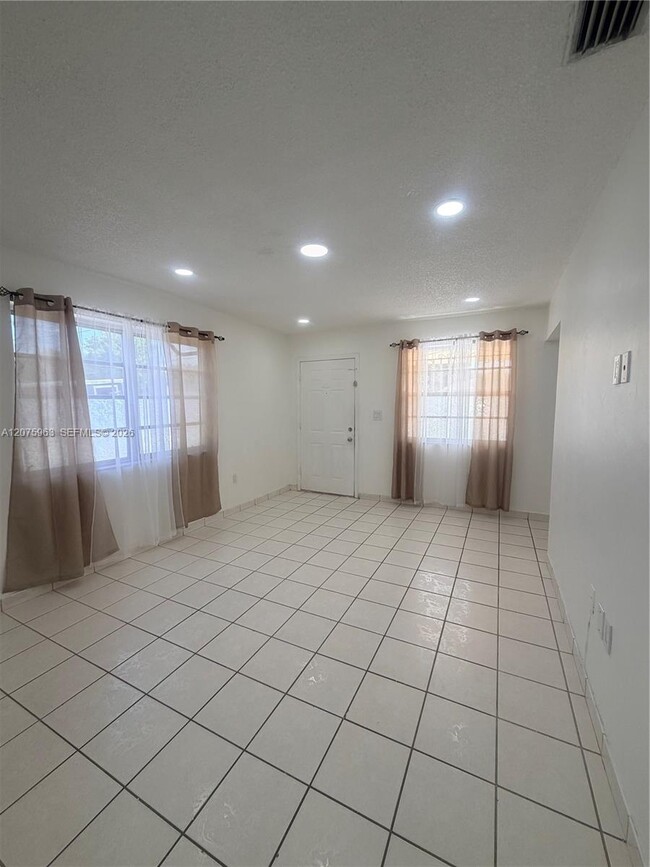 Building Photo - 3821 SW 89th Ct