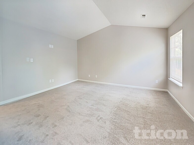 Building Photo - 11401 Northwoods Forest Dr