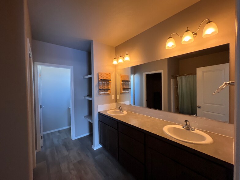 Building Photo - 5611 Zabo Rd