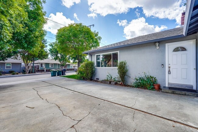 Building Photo - Wonderful 3 bedroom , 2 bath home in Mount...
