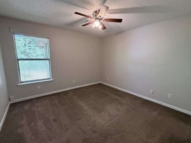 Building Photo - 2 Bedroom 1 Bath in Milton Available for Rent!