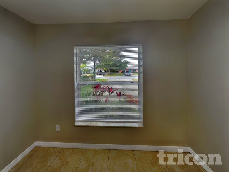 Building Photo - 5127 Pineland Ave