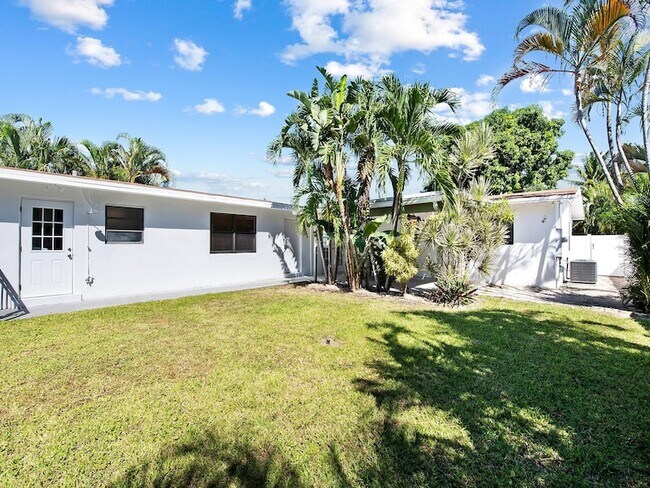 Building Photo - 413 NE 25th Ave