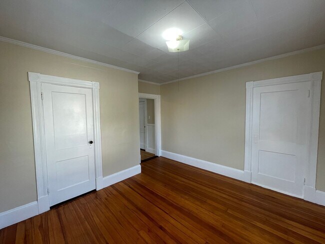 Building Photo - 68 Laval St