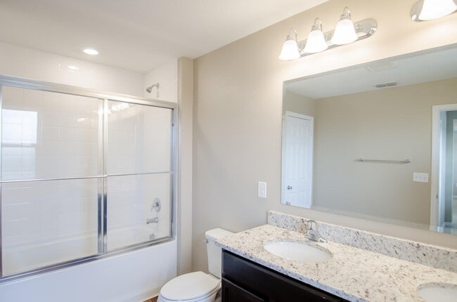 Building Photo - 5600 NW Pine Trail Cir