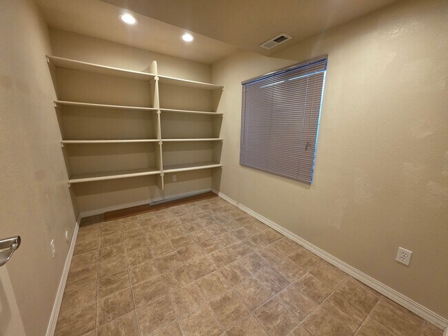 Building Photo - Gorgeous 4 Bed 4 bath Home In Wagon Trails!!