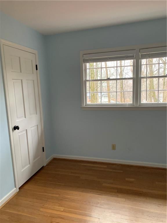 Building Photo - 3896 Parkcrest Dr NE