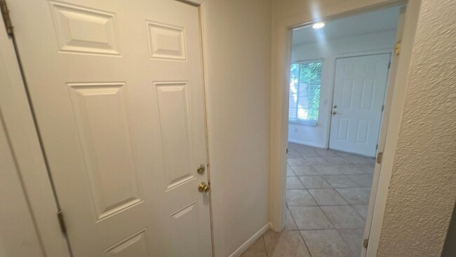 Building Photo - Single Story Rosamond home