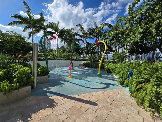 Building Photo - 700 NE 24th St