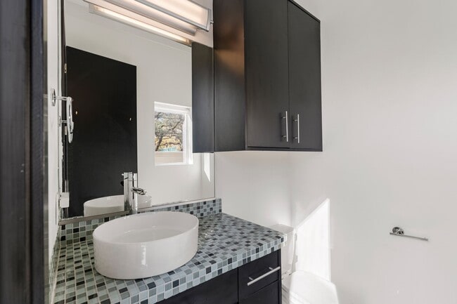 Building Photo - 162 Vieux Carre Dr