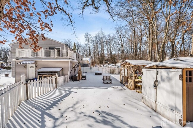 Building Photo - 691 Cook Ave