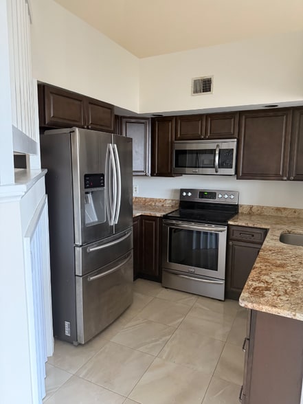 Building Photo - 6914 Ellingham Cir