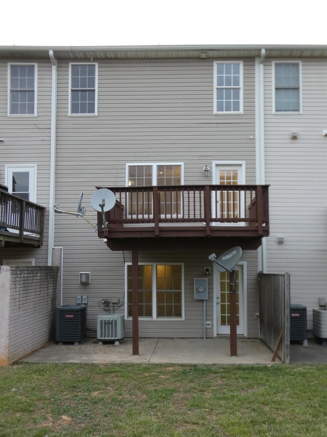 Building Photo - 35090 Sara Ct