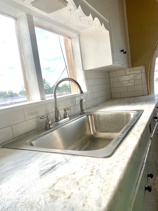 Building Photo - 2317 Wilshire St