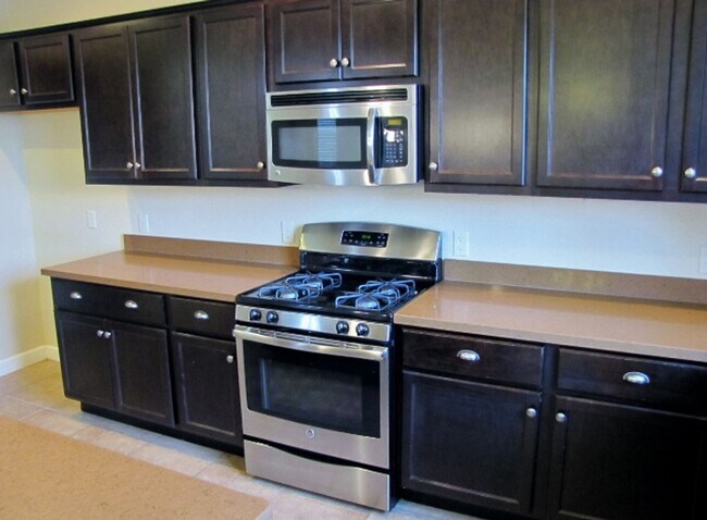 Building Photo - 5BR/2.5BA/3CG, 2808 sq.ft. home in Reflections at Valiente subdivision, Sierra Vista, AZ