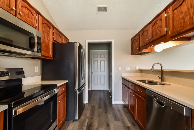 Building Photo - 1801 Cherry Creek Dr