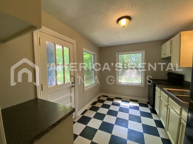 Building Photo - Home for rent in Midfield!