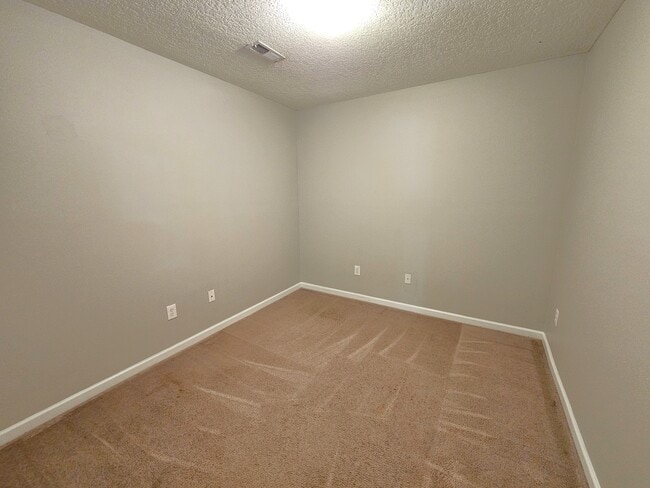Building Photo - 35 Waukegan Way
