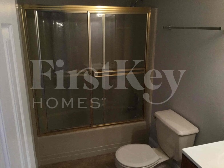 Building Photo - 5227 Adams Rd