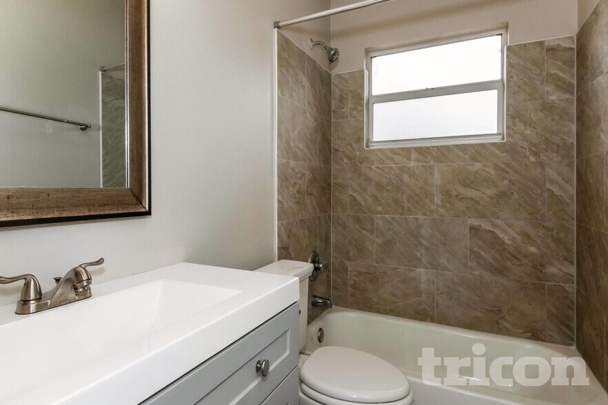 Building Photo - 2129 Willow Oak Dr