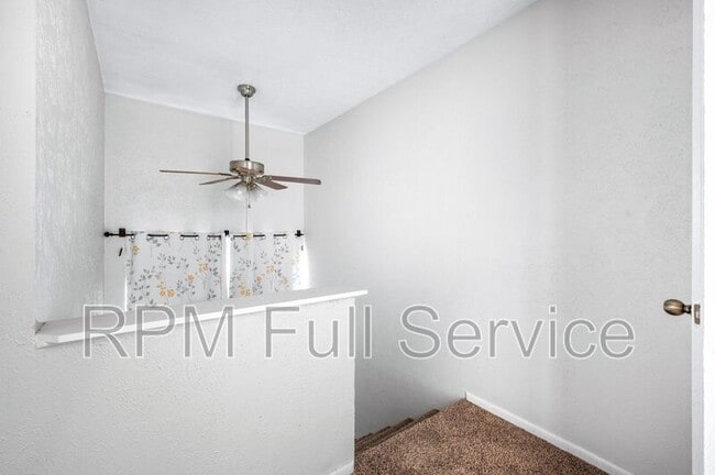 Building Photo - 810 Bellevue Rd