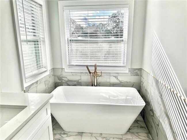 Building Photo - 312 Woodmont Ct