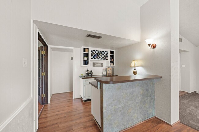 Building Photo - 2205 Hilton Head Dr