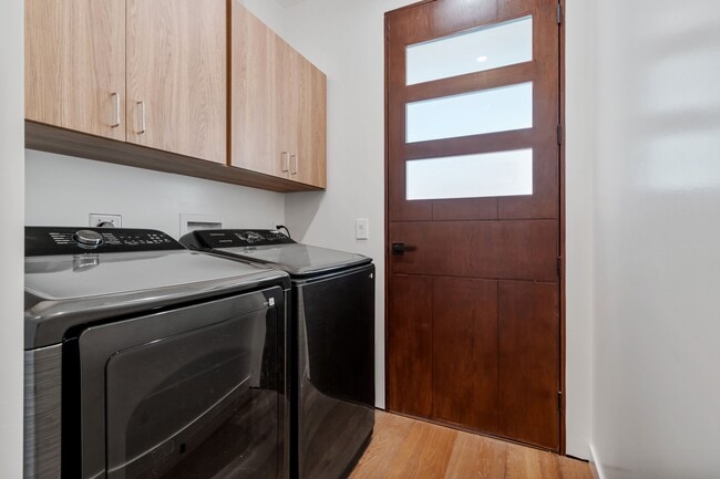 Building Photo - 5610 Bellevue Ave