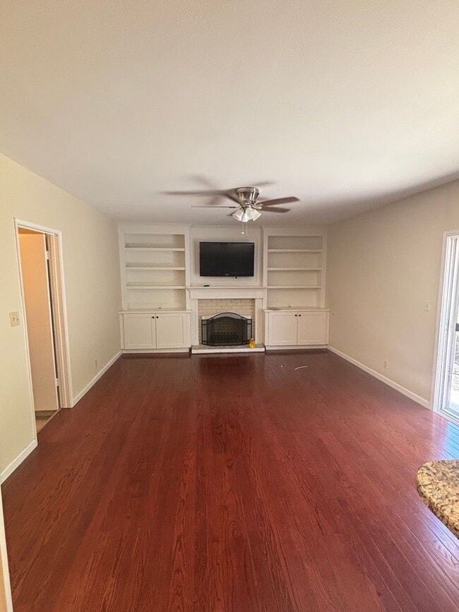 Building Photo - Lovely 3-Bedroom, 2-Bath Home in Desirable...