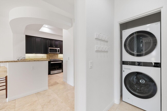 Building Photo - 2801 Via Calderia