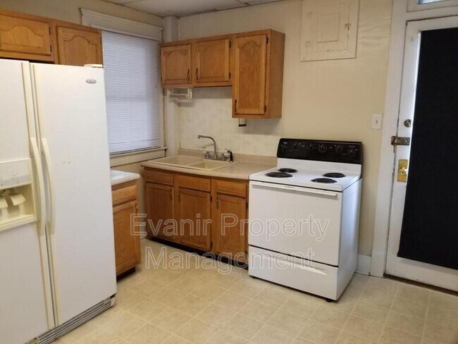 Building Photo - 216 S 6th St