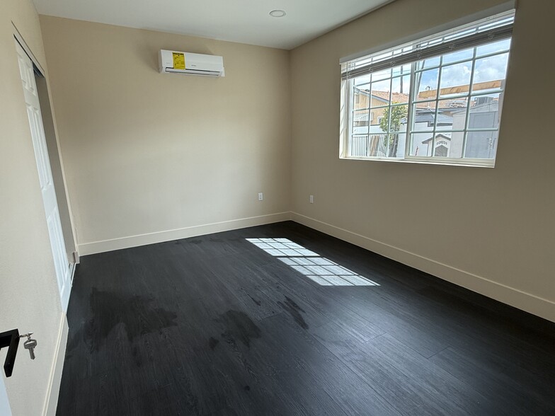Building Photo - 9452 Rose Ave