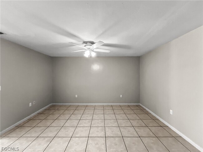 Building Photo - 2704 Owen Ave S