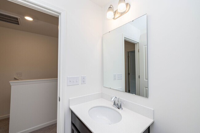 Building Photo - 436 Kinnerton Pl