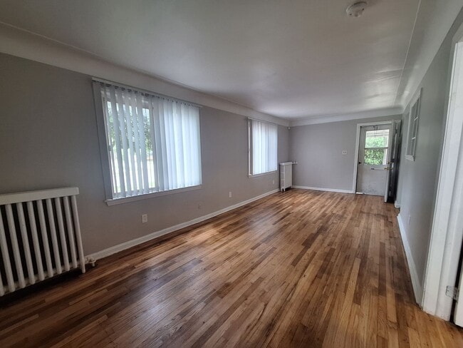 Building Photo - Harper Woods bungalow