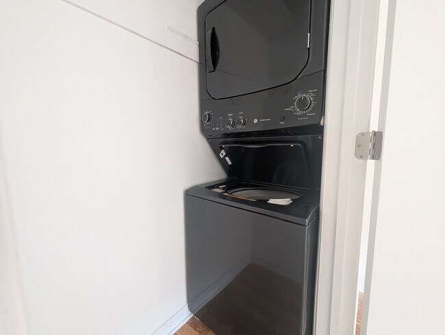 Building Photo - 1520 W Melrose St