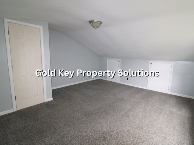 Building Photo - 117 E John St