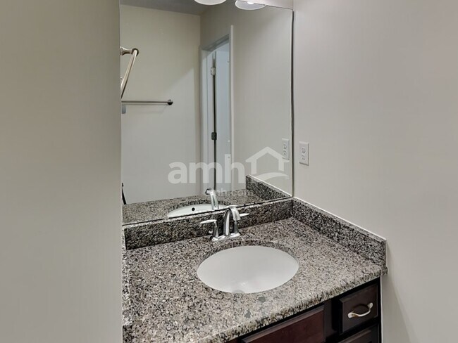 Building Photo - 3109 Creek Village Ln