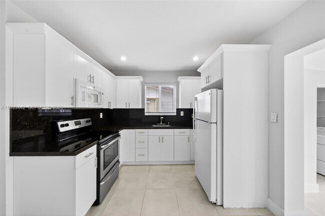 Building Photo - 7261 SW 21st St