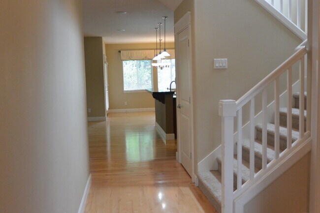 Building Photo - 1365 SE 194th Pl