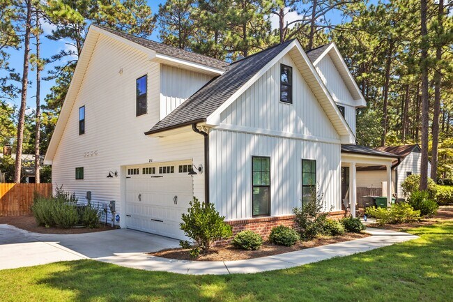 Building Photo - 231 Hillard Rd