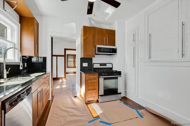 Building Photo - 522 N Washington Ave