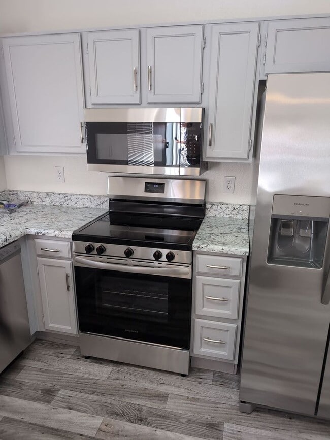 Building Photo - AVAILABLE NOW - NO HOA COMMUNITY!!!