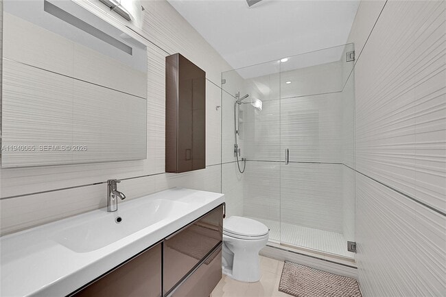 Building Photo - 6261 Bay Club Dr