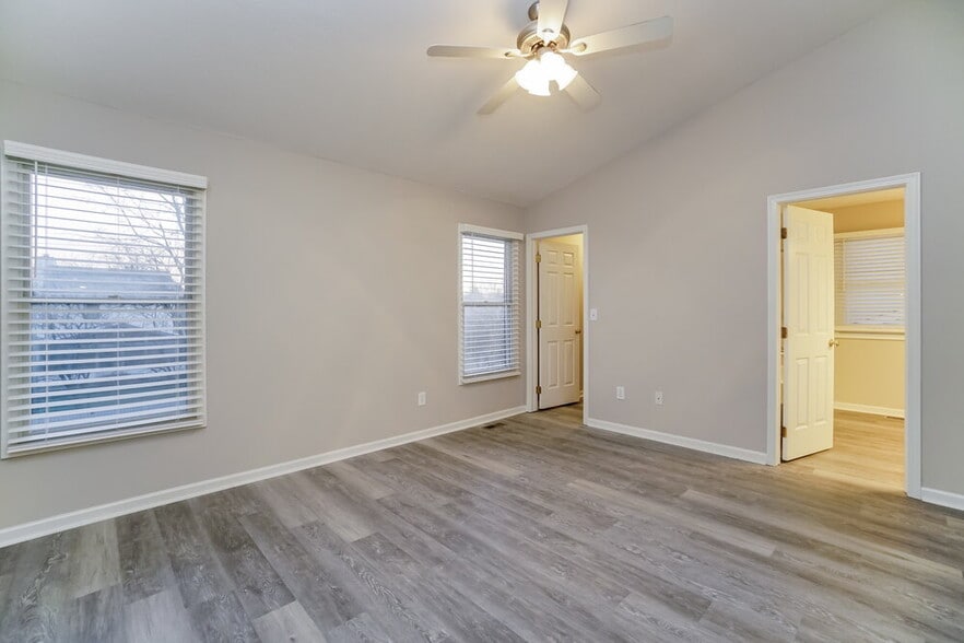 Building Photo - 438 Wheatfield Dr