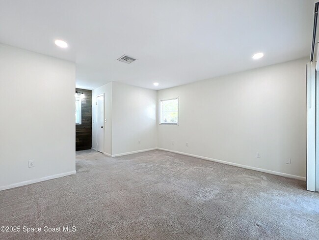 Building Photo - 201 Woody Cir