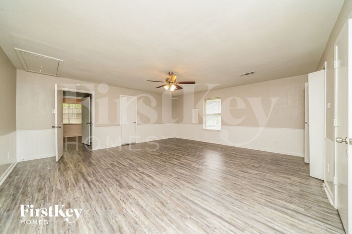 Building Photo - 204 E Lanett Dr