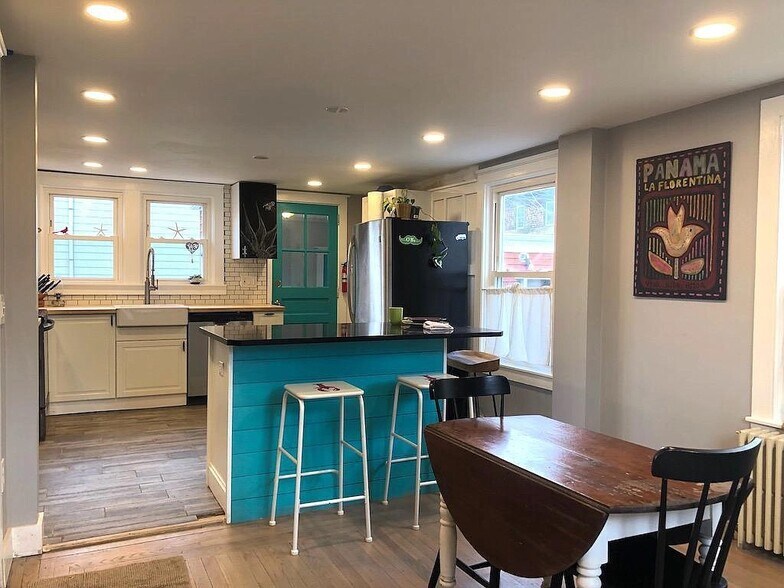 Building Photo - 34 Bacheller St