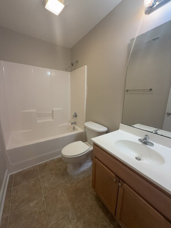 Building Photo - Charming 2 Bedroom Townhouse-643 Fowler Manning Rd. #19