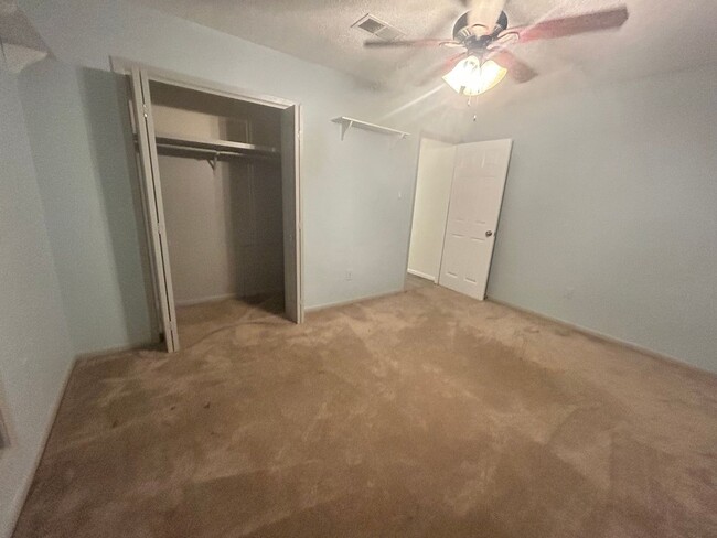 Building Photo - House For Rent | Sulphur